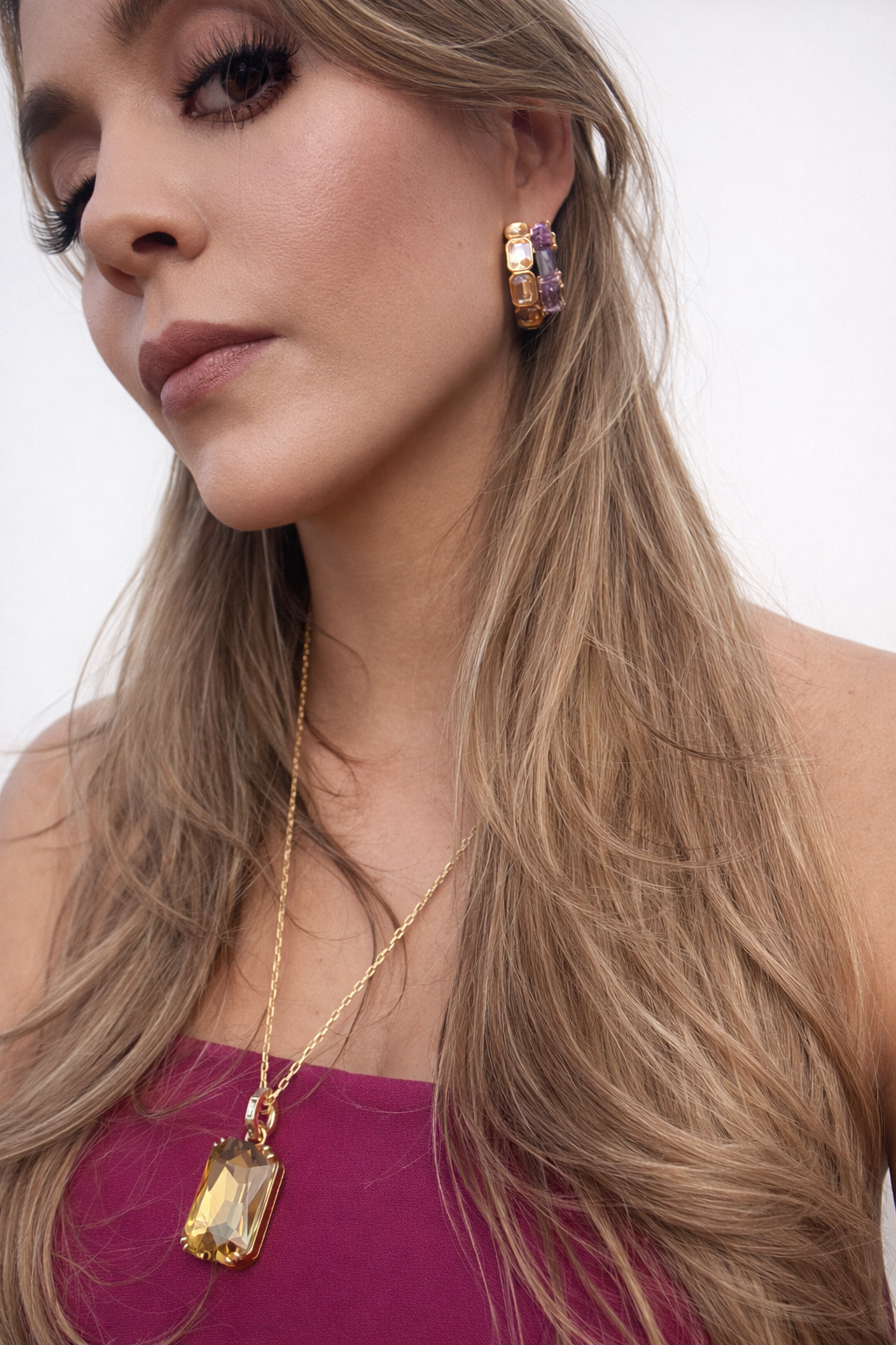 Collar con dije champagne/morado