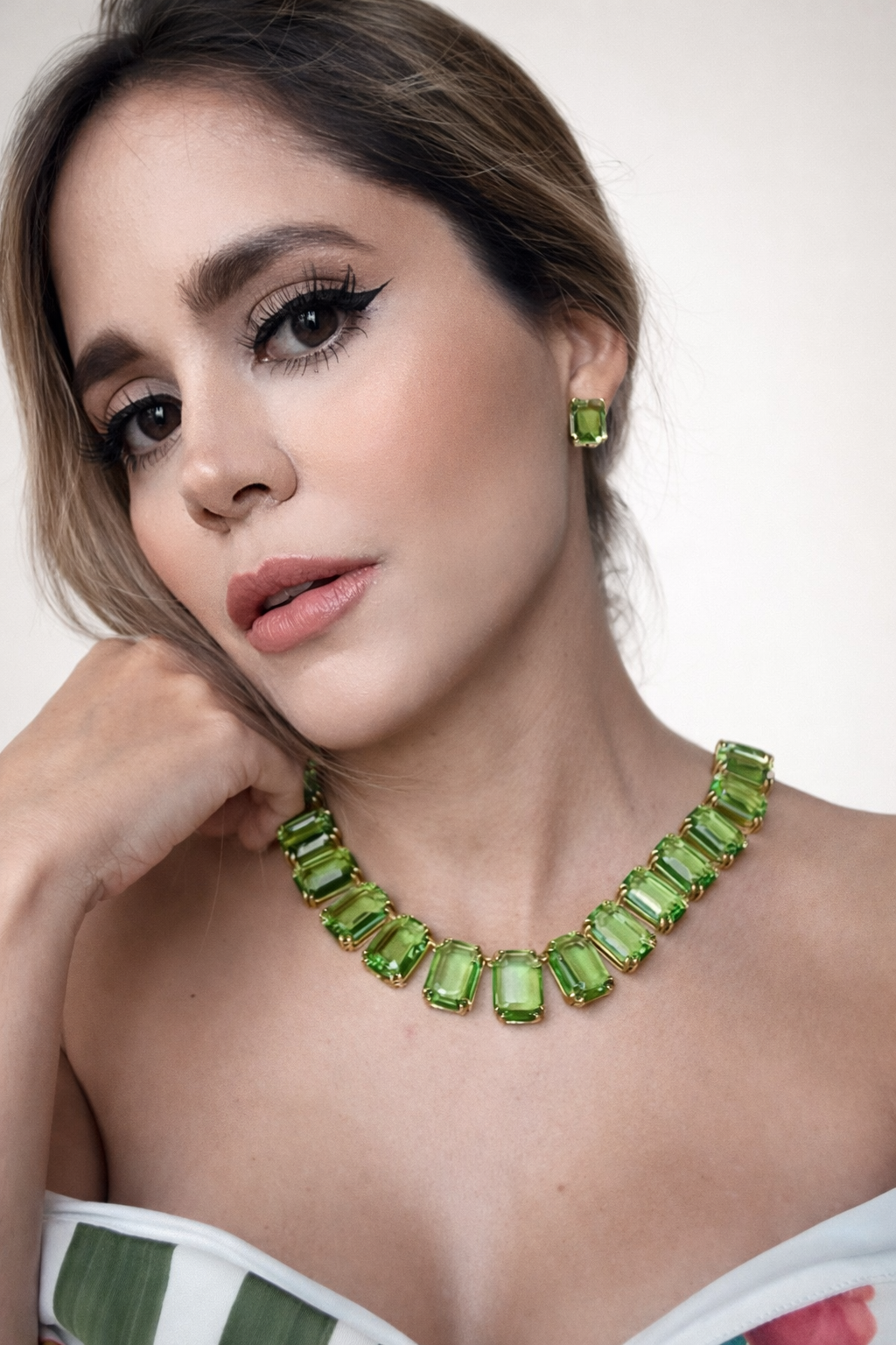 Collar de cristales octagonales