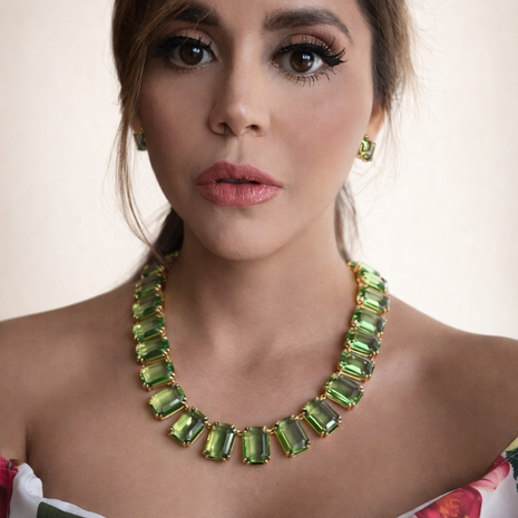 Collar de cristales octagonales