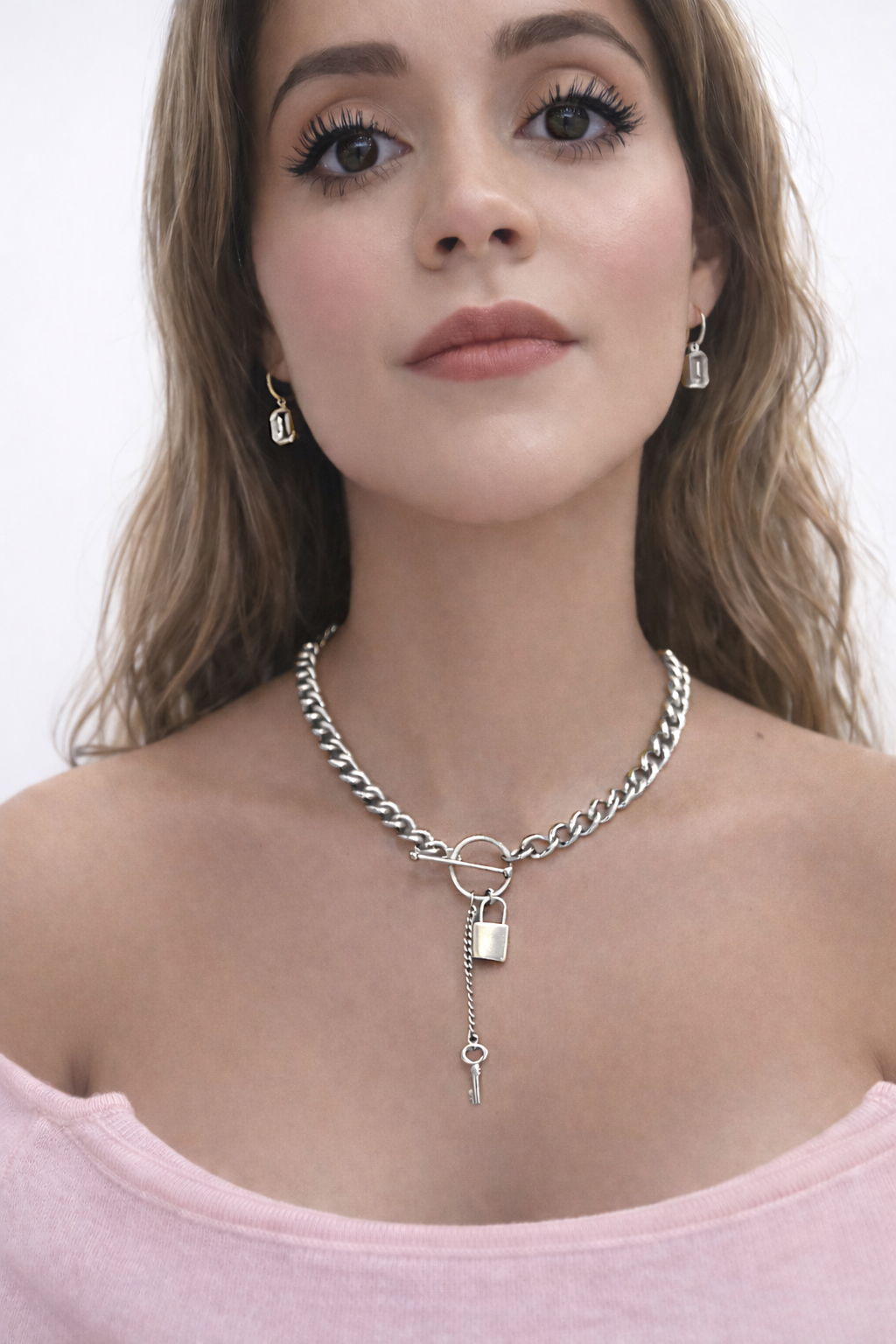 Collar clave dorada
