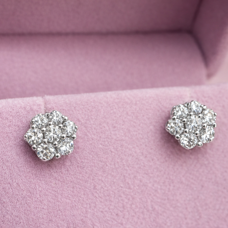 Aretes tipo Flor de moissanita
