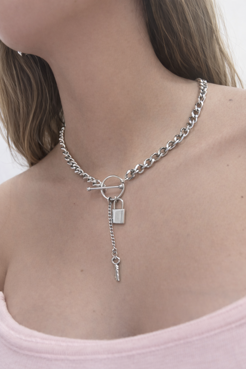 Collar clave dorada