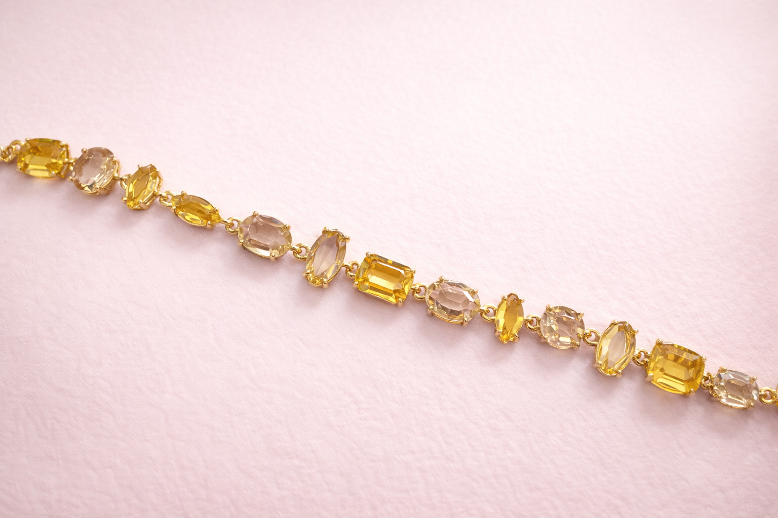 Pulsera asimétrica amarilla