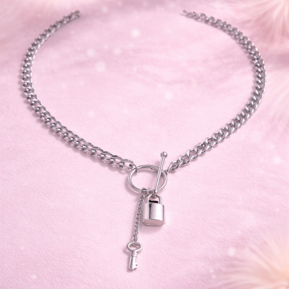 Collar clave dorada