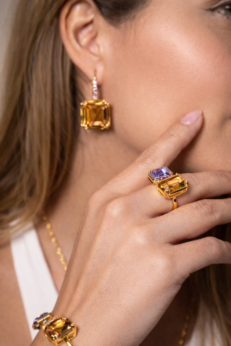 Anillo de cristal champagne/morado