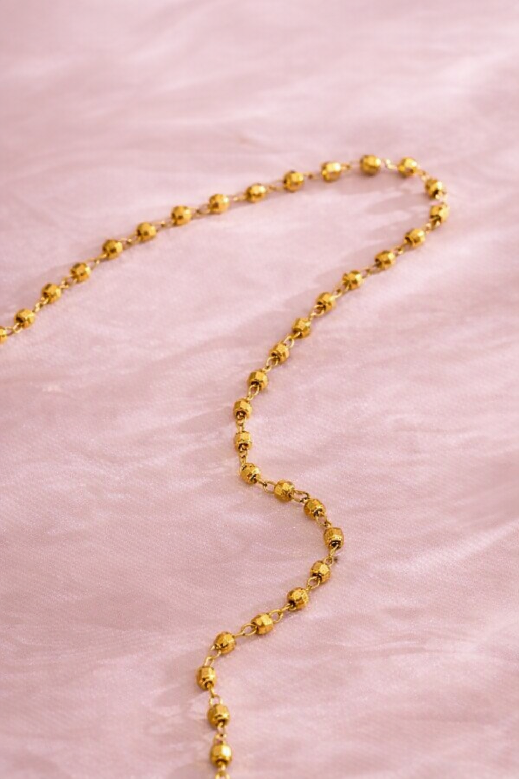 Collar mini esferas doradas