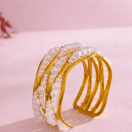 Pulsera con perlas asimétricas