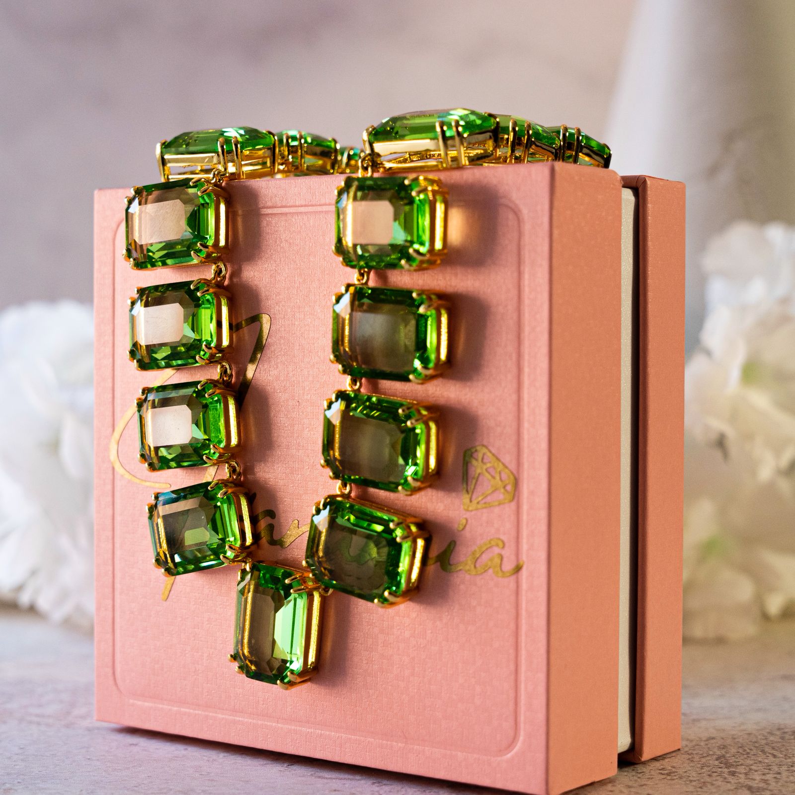 Collar de cristales octagonales