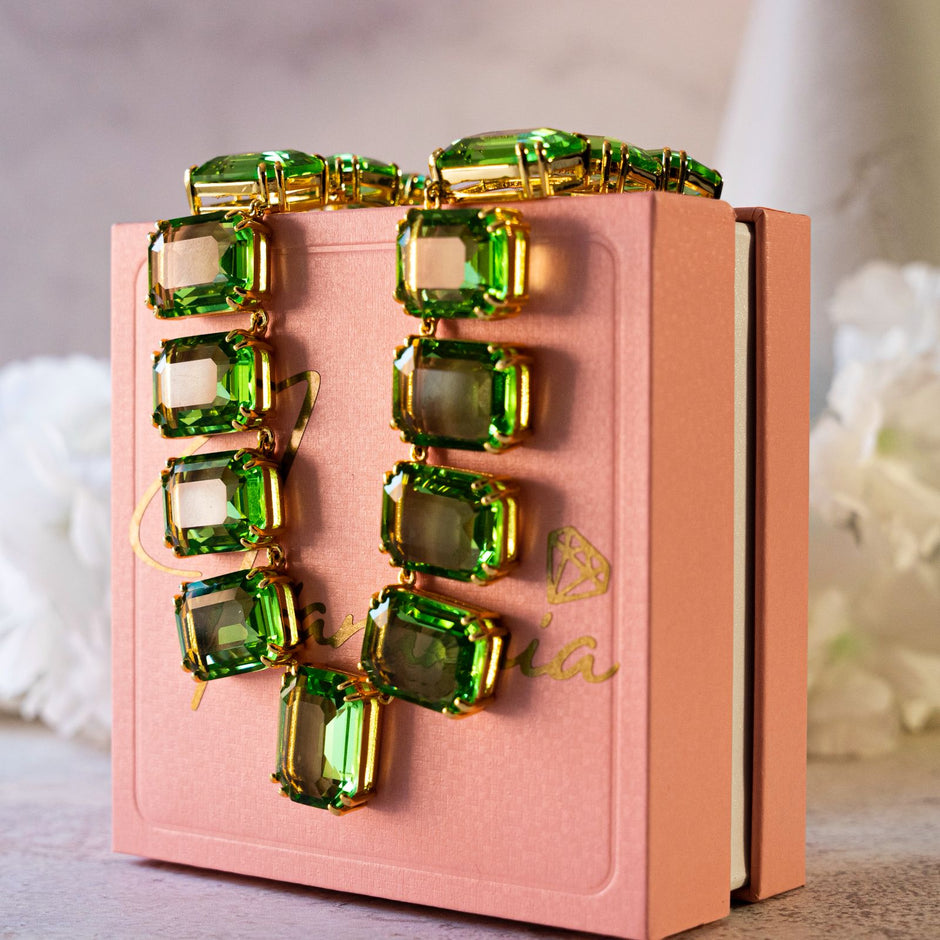 Collar de cristales octagonales
