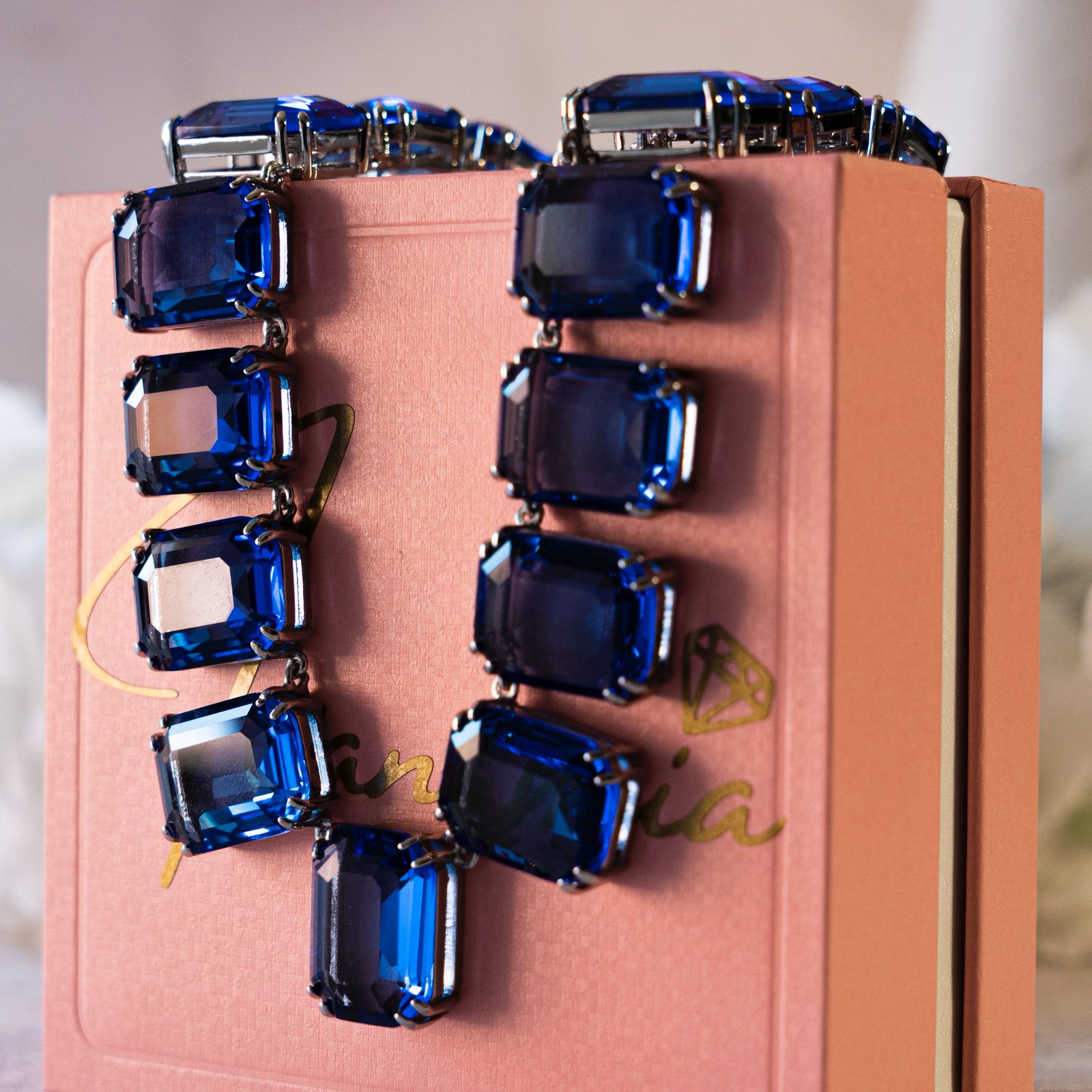 Collar de cristales octagonales