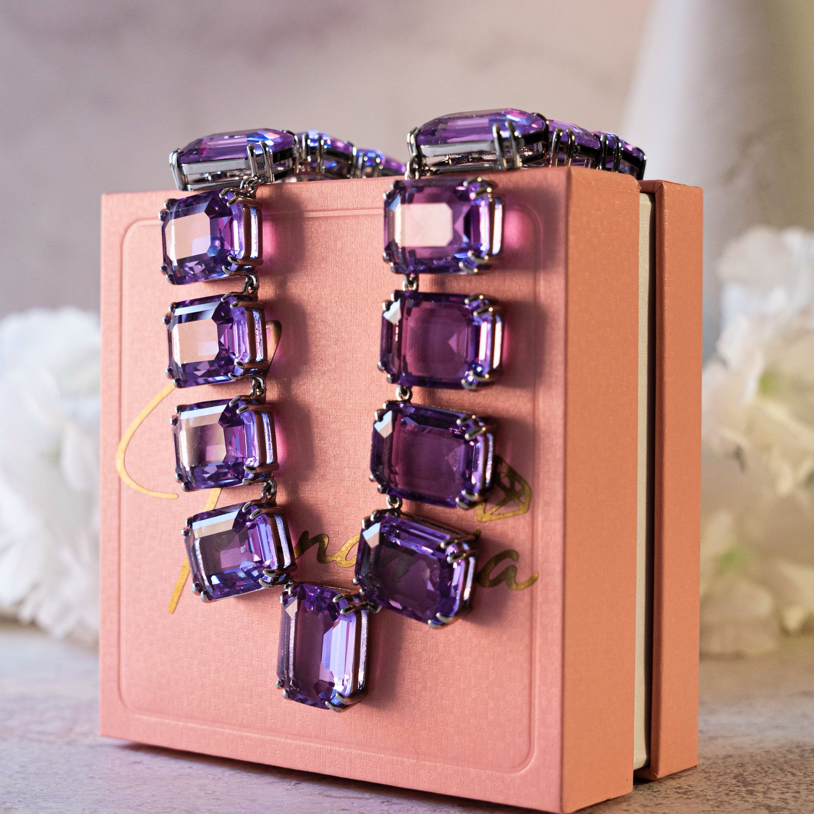 Collar de cristales octagonales