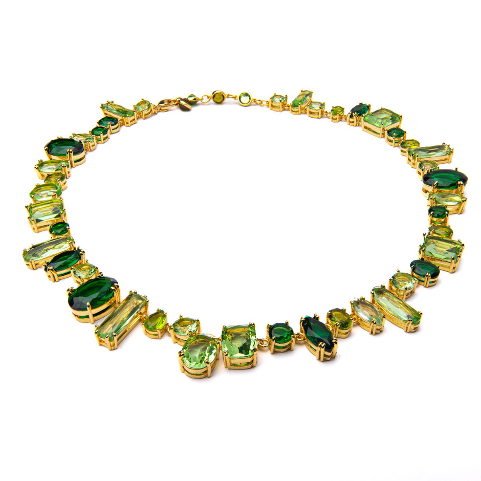 Collar con cristales asimétricos verdes