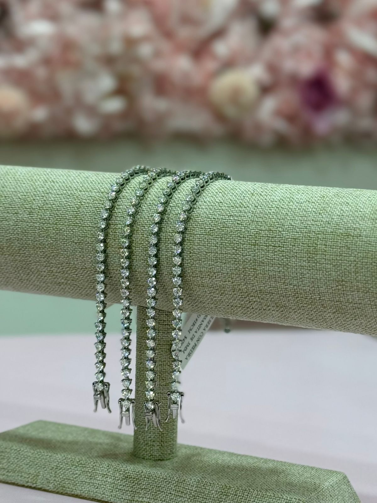 Pulsera con piedra Moissanita de 3 uñas montada en plata fina